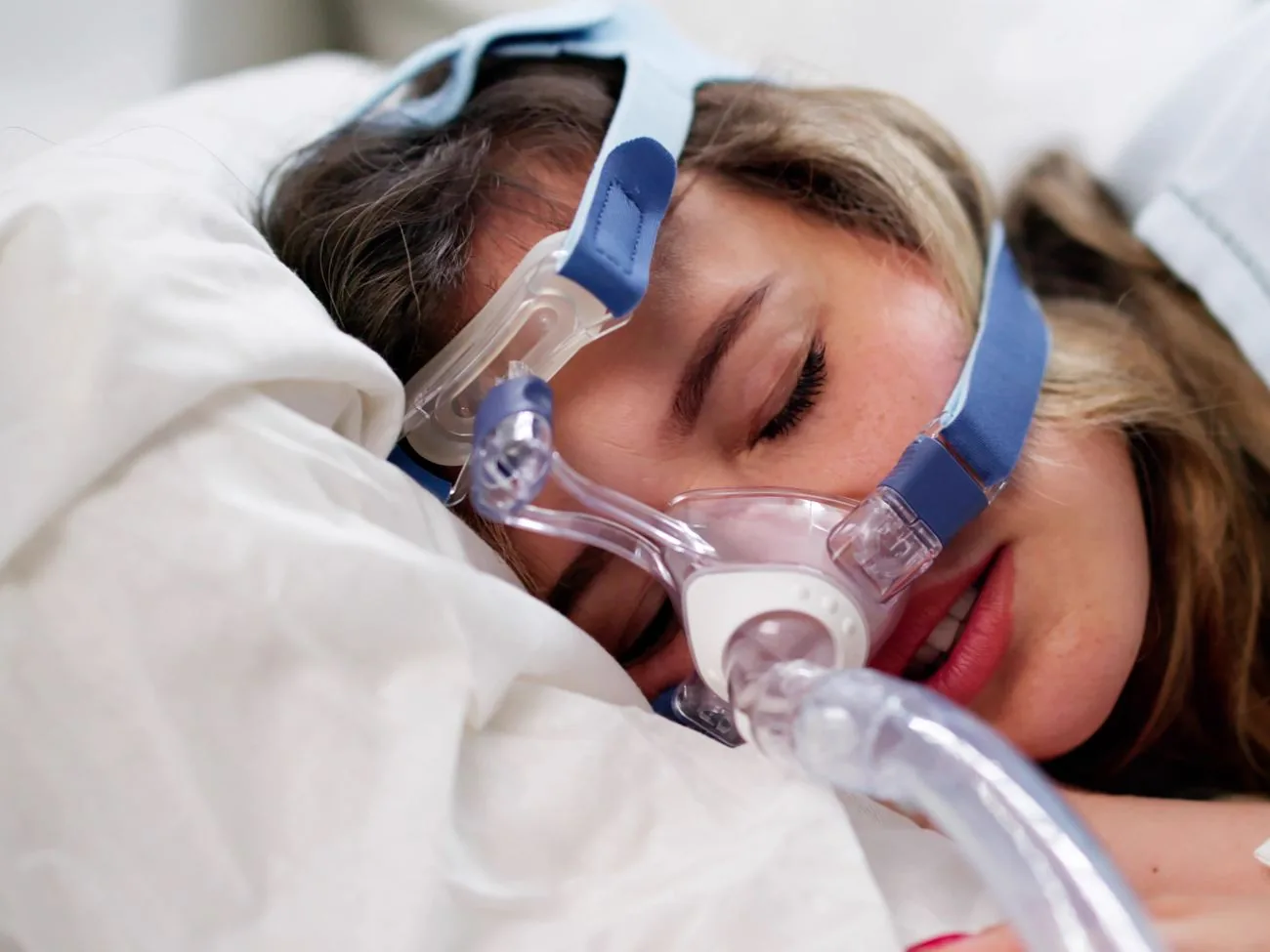 La PPC (pression positive continue) Traitement par PPC : masque nasal porté pendant le sommeil